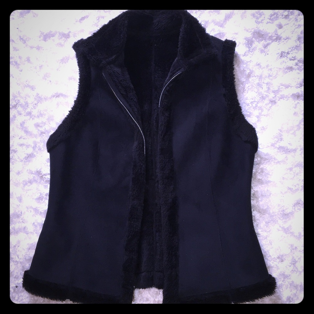 Reversible black vest